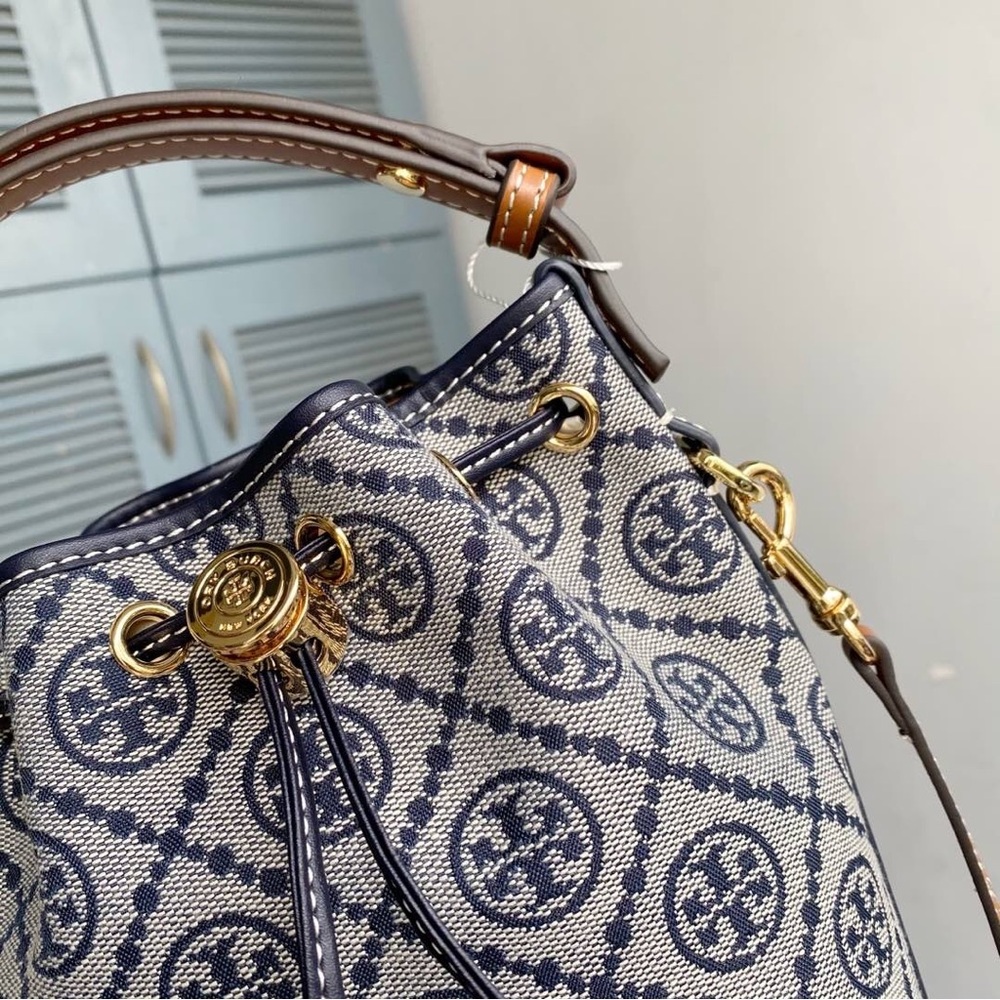 NEW Tory Burch monogram bucket bag - Picture 4 of 9